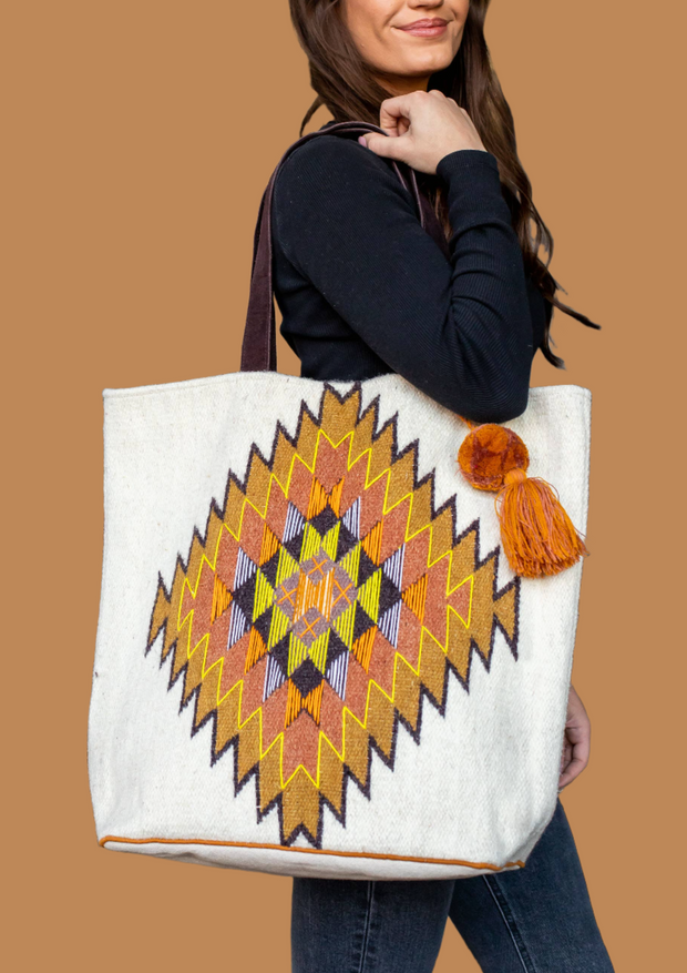 Tote crema y multicolor