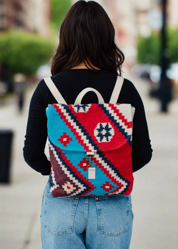 Mochila azteca roja y multicolor